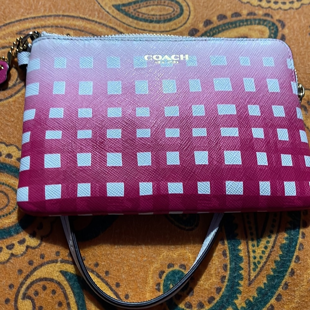 Used once Coach corner zip wallet wristlet - Picture 2 of 7